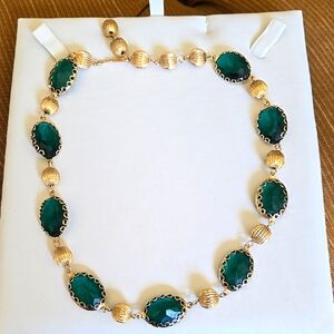 VINTAGE Elegant Gold and Green Necklace